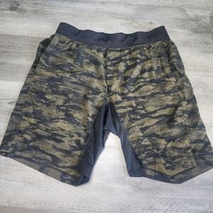 Lululemon Men’s LargeT.H.E. Short Luxtreme Liner 9" Mens Running Shorts EUC